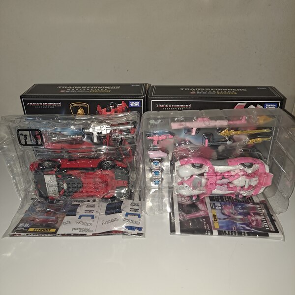 Takara Masterpiece MP 39+ Spinout And MP 51 Arcee  (5 of 7)